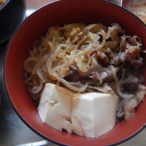 簡単食材で作れる コク美味すき焼き丼